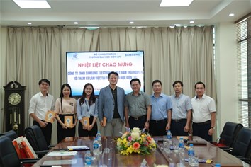 CHÀO MỪNG ÔNG KEVIN - PHÓ TỔNG GIÁM ĐỐC CÔNG TY TNHH SAMSUNG ELECTRONICS VIỆT NAM THÁI NGUYÊN TỚI THĂM VÀ LÀM VIỆC TẠI TRƯỜNG ĐẠI HỌC ĐIỆN LỰC