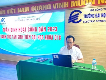 TRUNG TÂM HỖ TRỢ VIỆC VÀ KHỞI NGHIỆP THAM GIA “TUẦN SINH HOẠT CÔNG DÂN - SINH VIÊN” DÀNH CHO TÂN SINH VIÊN D18