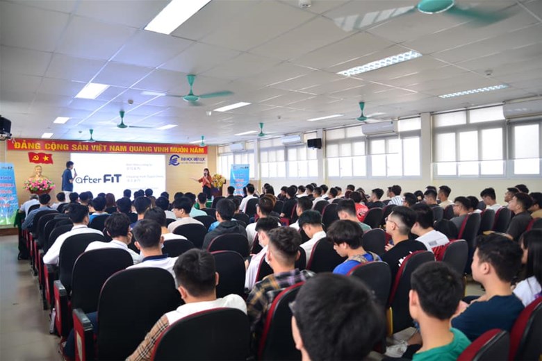 Buổi hội thảo thu hút đông đảo sinh viên EPU tham gia